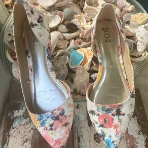 Floral flats like new can be very creative!!
